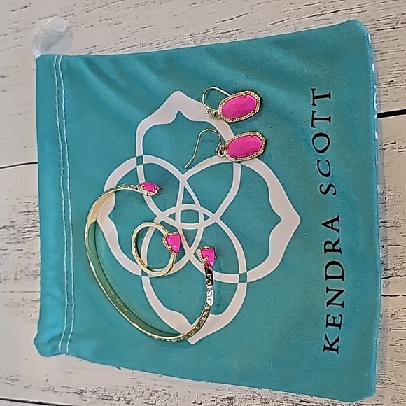 Kendra Scott Hot Pink Triangle Gold Set - Picture 8 of 8